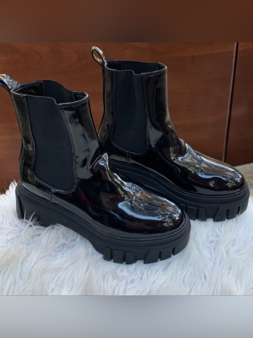 Chinese Laundry Black Patent Chelsea Lug Boot Size 10